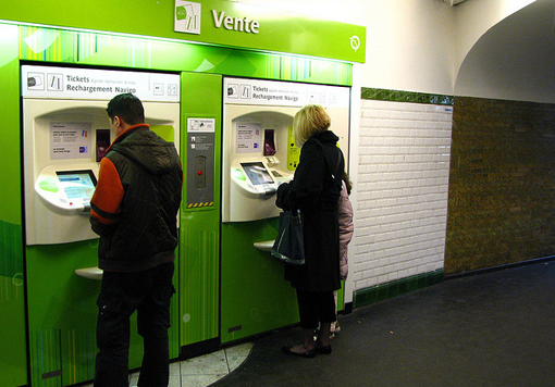 Автоматы по продаже билетов в метро научат принимать пластик